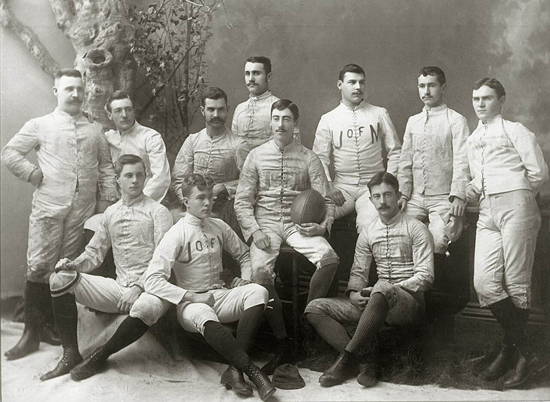 Форма футбольной команды «Мичиган Вулверинс» в 1887 году
